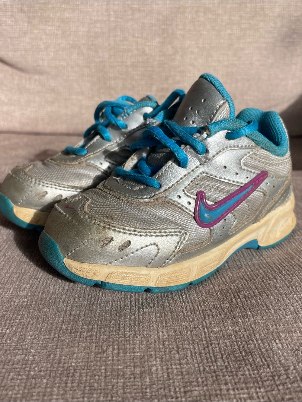 Y2K Nike Girls Silver Sneakers with Teal Lining and Pink-Purple Swoosh